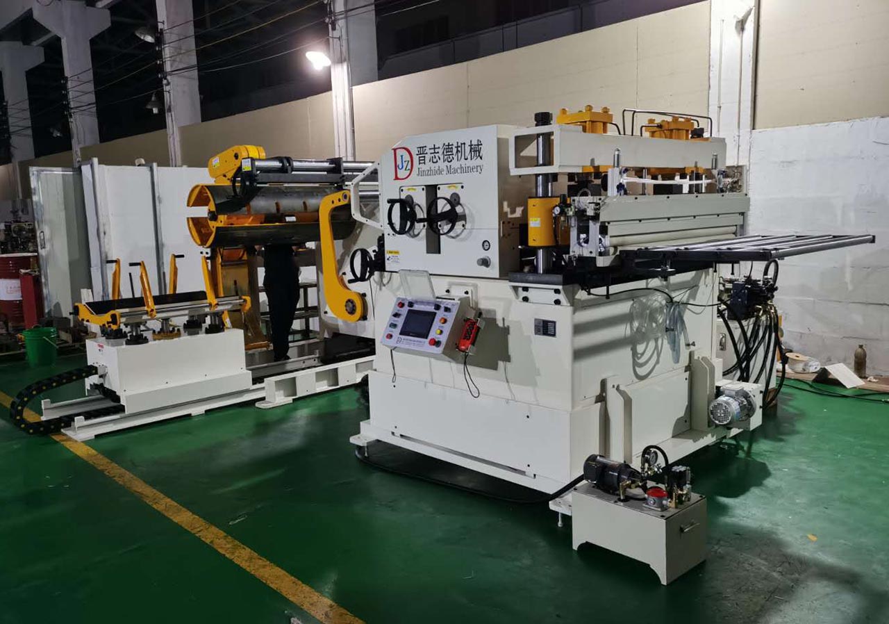 東風(fēng)汽車(chē)三合一送料機(jī)