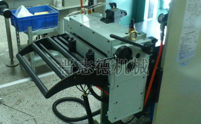 機(jī)械、氣動(dòng)一體式NC送料機(jī)