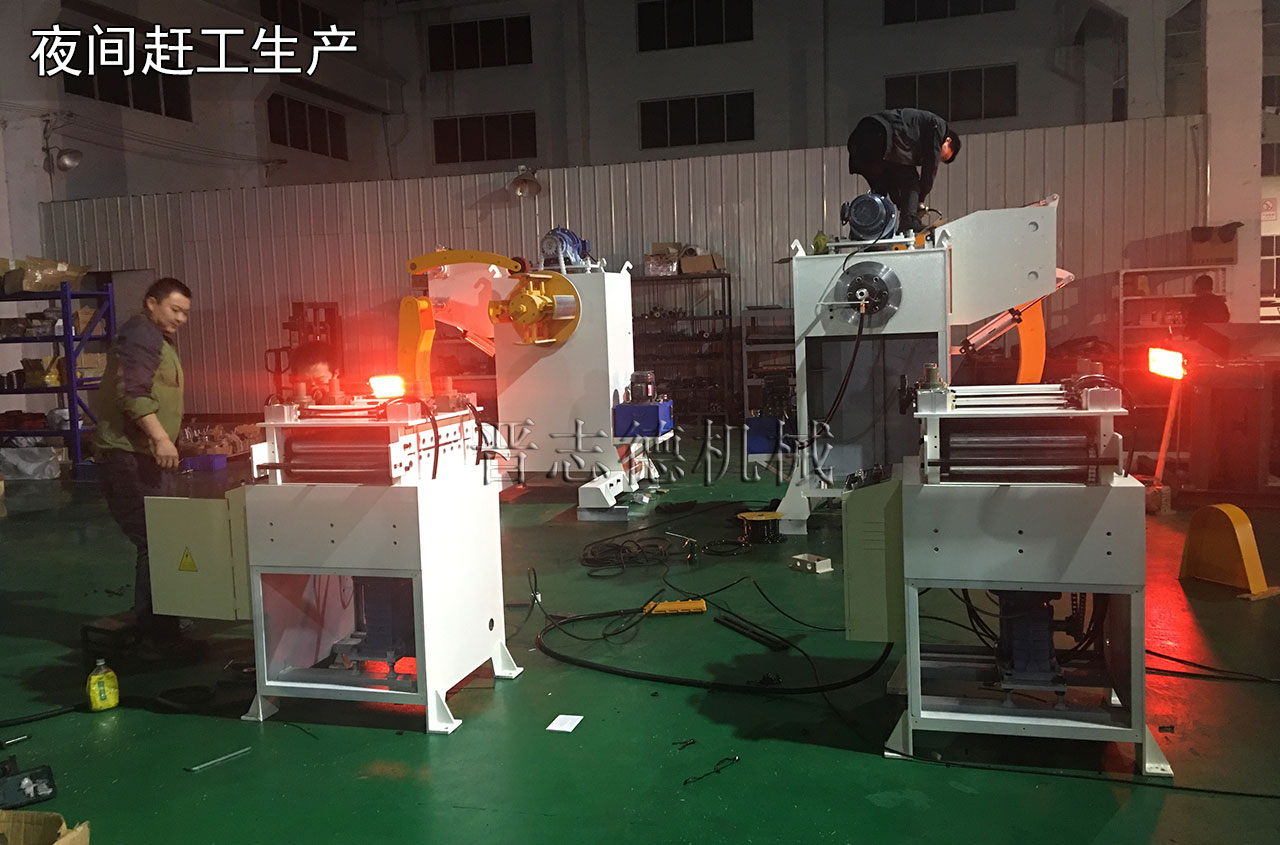 送料機(jī)廠(chǎng)夜間生產(chǎn),送料機(jī)廠(chǎng)連夜生產(chǎn),送料機(jī)廠(chǎng)趕工生產(chǎn)
